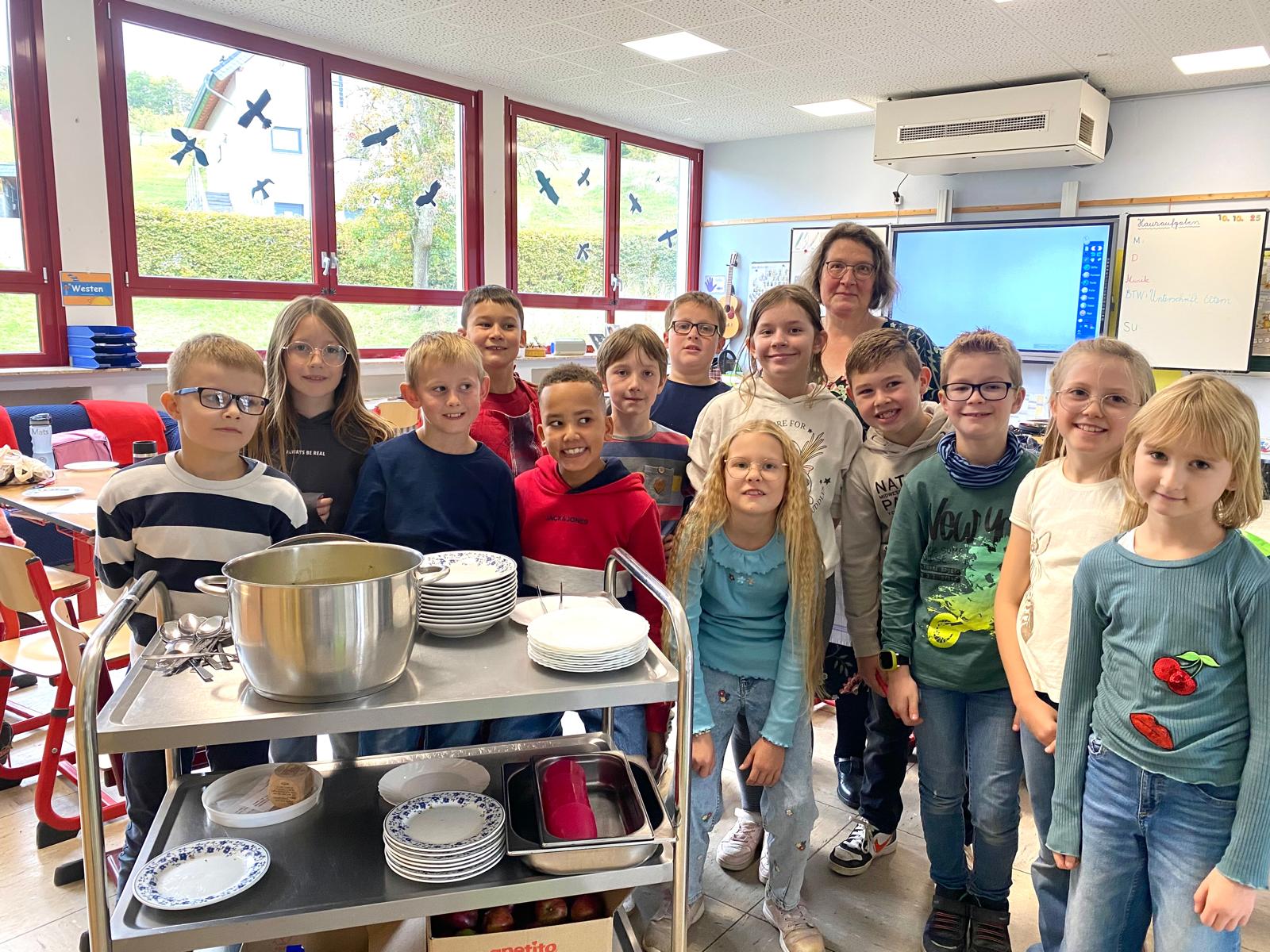 Kartoffelernte im Schulgarten der Grundschule Boos