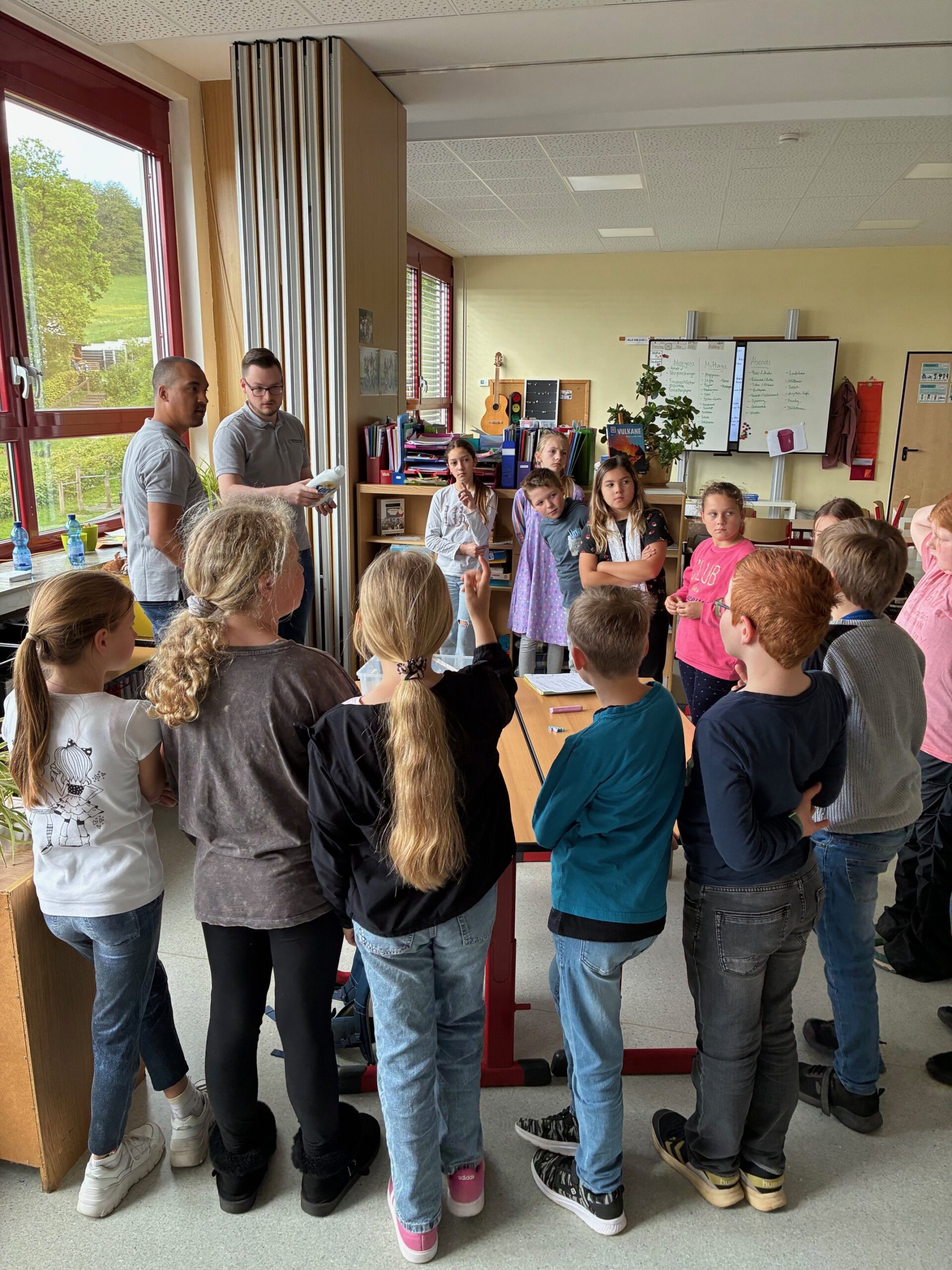 Grundschule Boos - Klasse 3 und 4 mit den Experten des Abfallzweckverbands Rhein-Mosel-Eifel