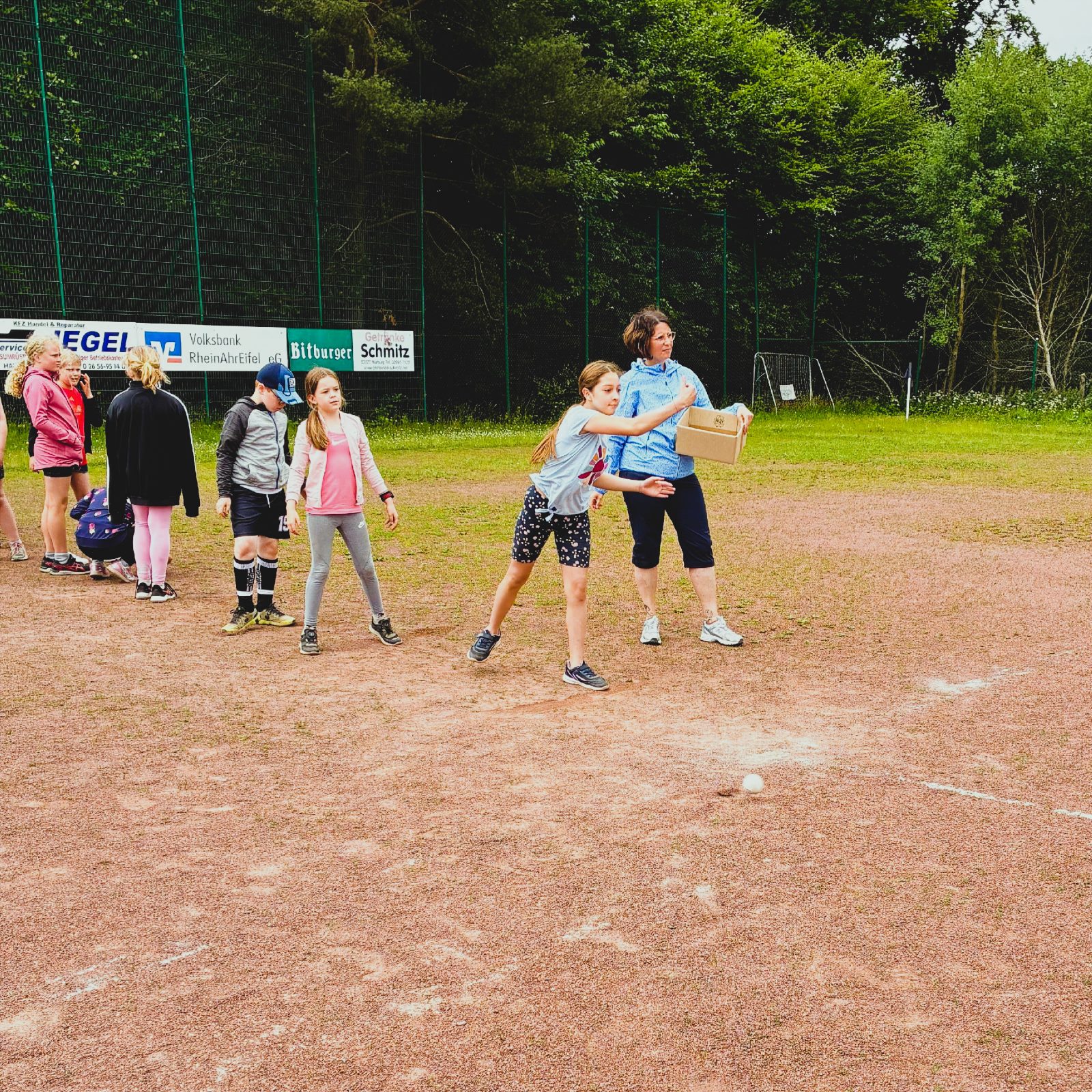 Bewegung, Spaß und Teamgeist beim Sportfest der Grundschule Boos